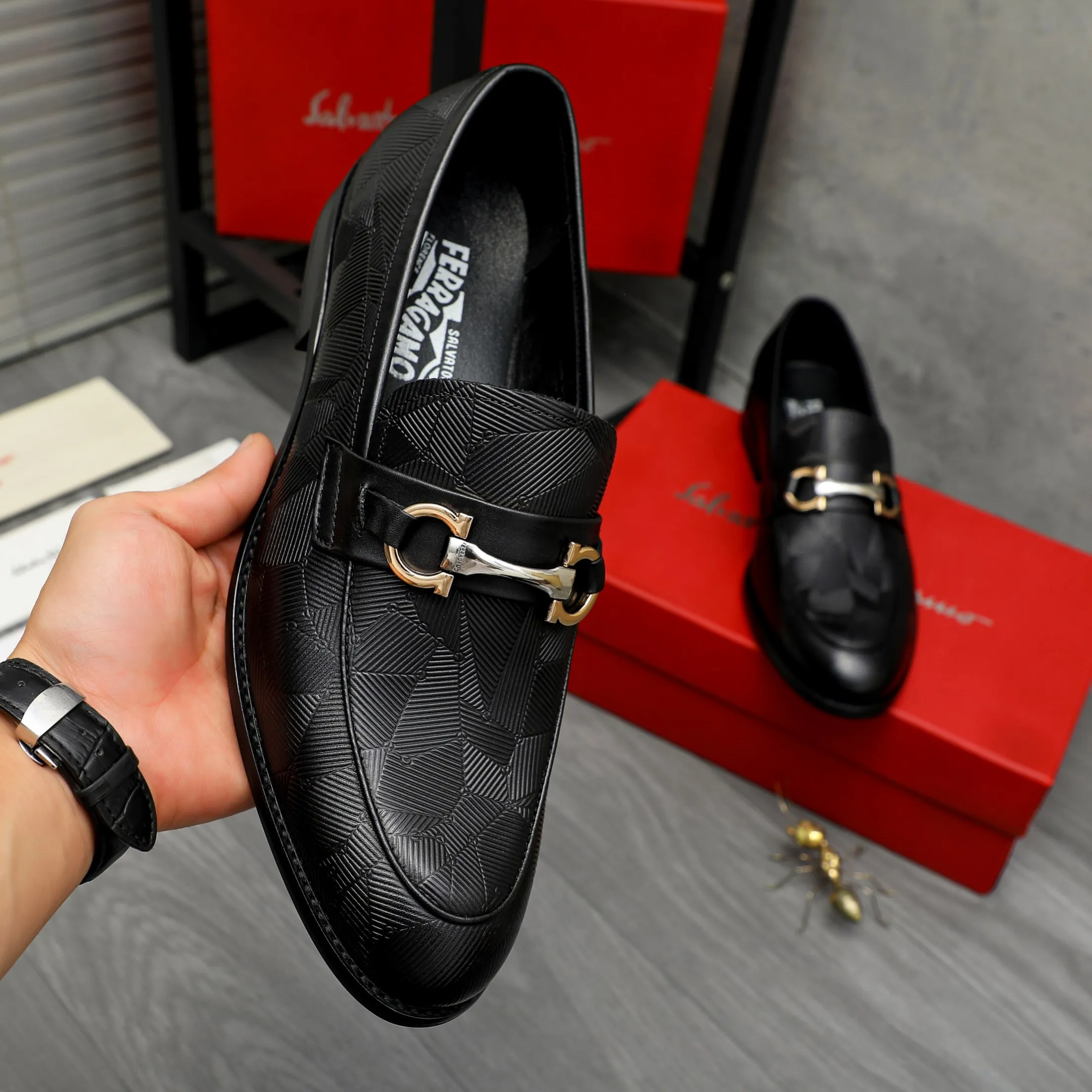 Men's shoes 💰420 Product trademark: Ferragamo " Ferragamo ] Business slip-on leather shoes Regular size: 39-45 (38.46 custom-made, non-returnable) Product materials: Selected vertical grain cowhide upper, sheepskin lining, original rubber outsole